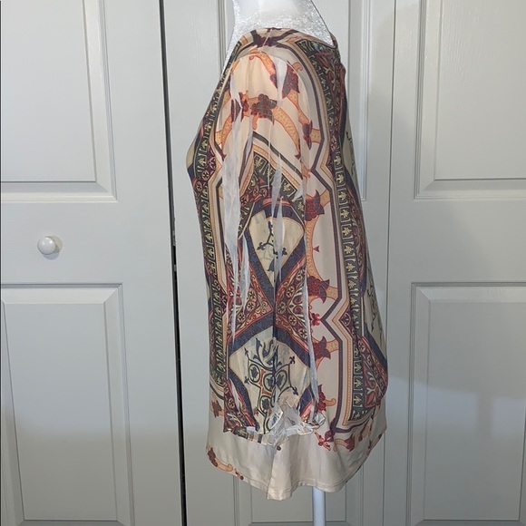 One World Blouse. GUC - Picture 4 of 10